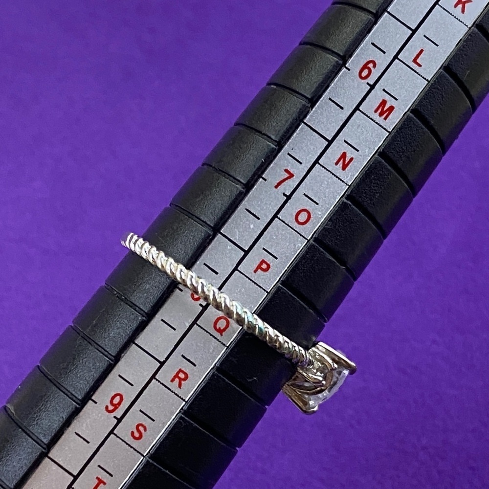 💛 Elegant Rhodium Plated Heart-Shaped CZ Ring - Picture 3 of 5
